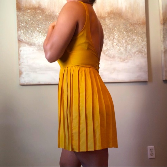 Little Yellow Dress - Picture 4 of 6